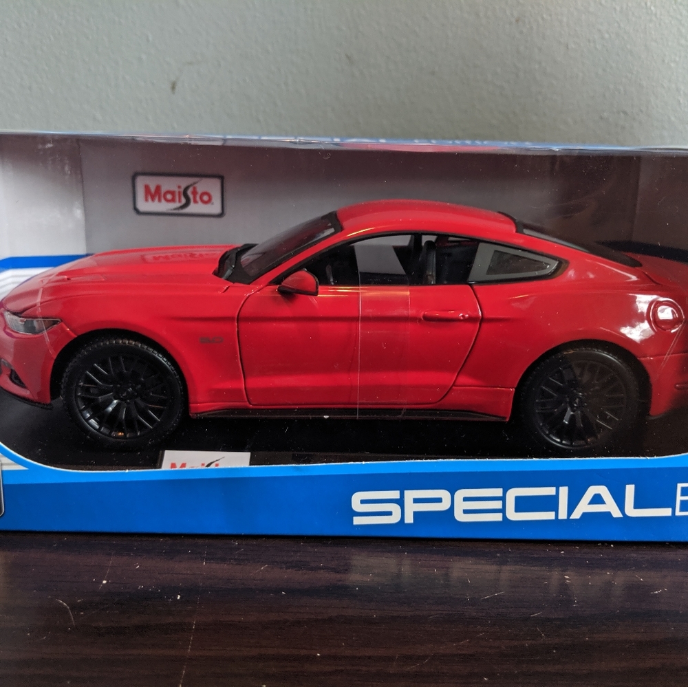 1/18 scale maisto mustang gt